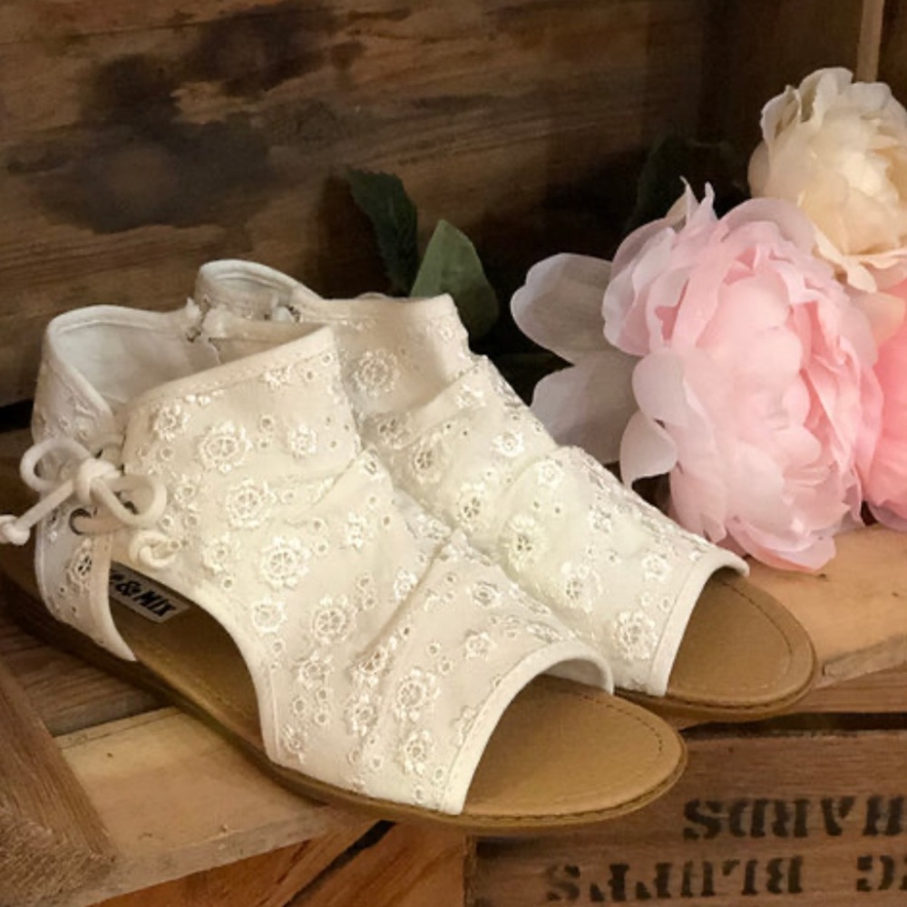 White Lace Sandal size 6